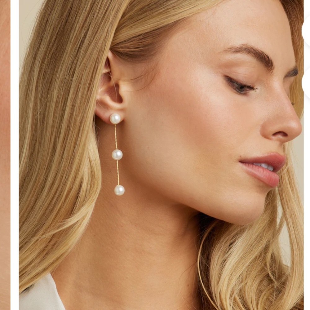 Untamed Petals Lilly pearl earrings